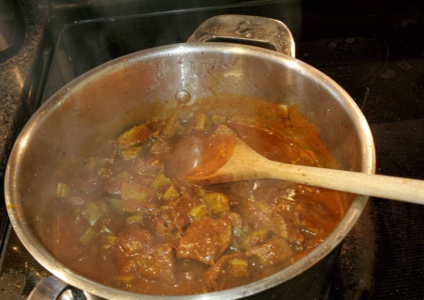 Carne de res con chile juagillo y nopales