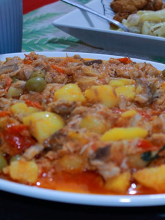 Una foto de Atún con papas