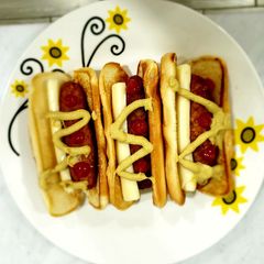 Yumm vegg hot dogs A picture of Yumm vegg hot dogs.