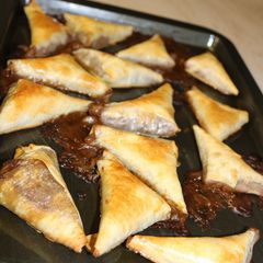 A picture of Baked steak and kidney samoosas.