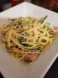 Pasta con salsa cremosa de salmón y bimi