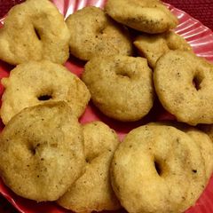 A picture of Medu Vada.