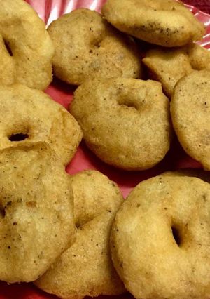 A picture of Medu Vada.