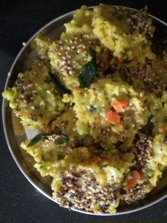 પુલાવ ઢોકળા (Pulav dhokla recipe in gujrati) રેસીપી મુખ્ય ફોટો