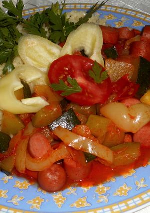 Cukkinis lecsó tarhonyával recept fotója