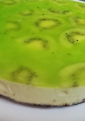 A picture of Kiwi cheese cake.