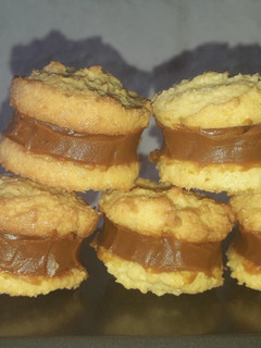 Una foto de Alfajores de coco 🥥🥥