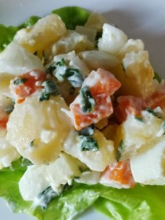 Una foto de Ensalada de papa, zanahoria y huevo