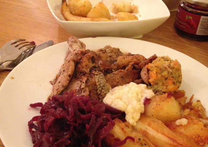 Easiest Way to Make Favorite Roast Duck with Braised Red Cabbage and Bread Sauce