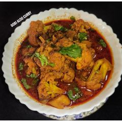 A picture of Gobhi/cauliflower aloo curry.