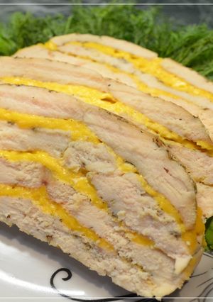 Фото Ленивый рулет из курицы с сыром.