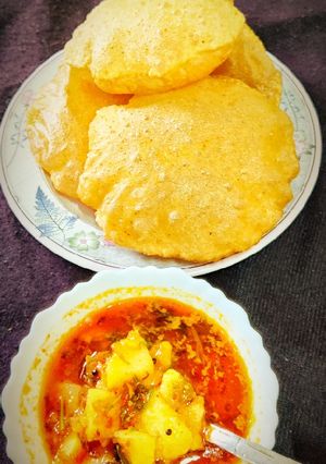 पूरी आलू टमाटर की सब्जी(poori aloo tamatar ki sabzi recipe in hindi) रेसिपी मुख्य फोटो