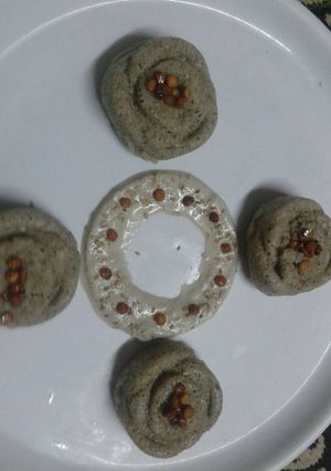 A picture of Jwar idli.