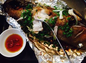 Hình của món Cá song nướng giấy bạc.