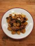 Coniglio con patate e olive taggiasche