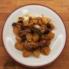 Foto di Coniglio con patate e olive taggiasche