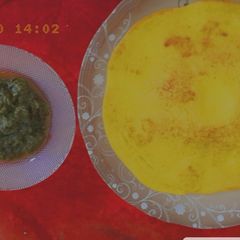A picture of Makai ki roti aur saag.