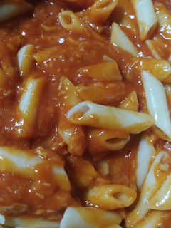 Una foto de Macarrones con tomate y atún