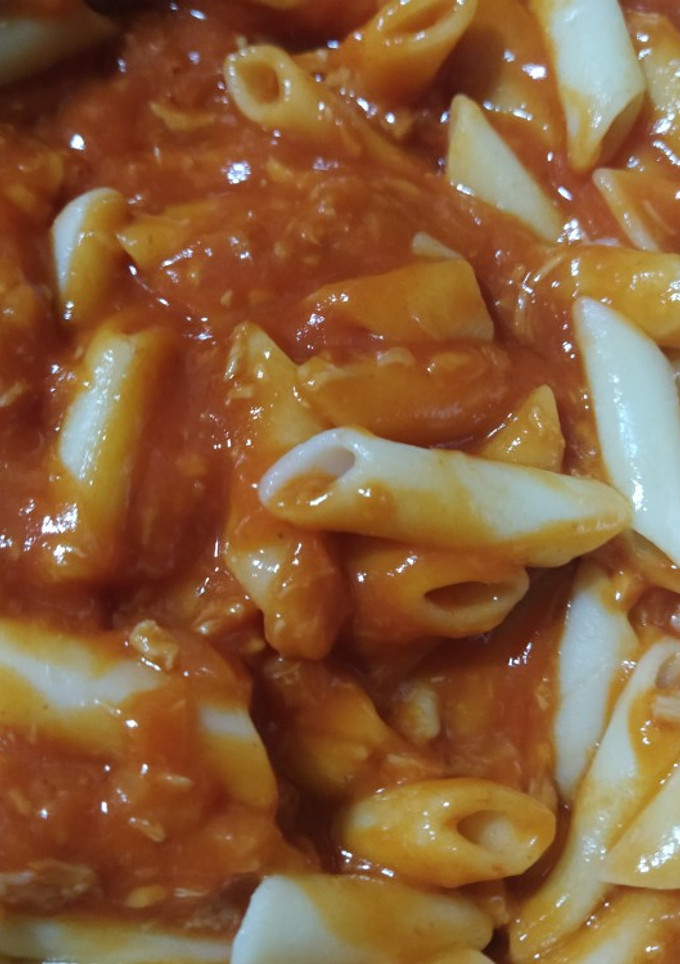 Una foto de Macarrones con tomate y atún