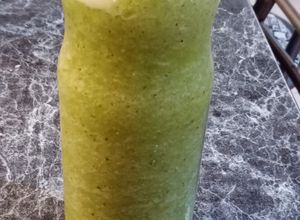 Una foto de Limonada menta jengibre y pepino