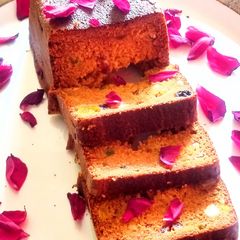 A picture of Christmas cake.
