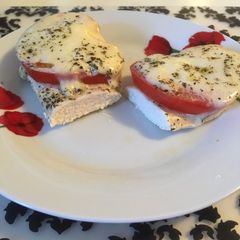 Chicken breasts with mozzarela and tomato (kuracie prsia s mozzarellou a paradajkou) A picture of Chicken breasts with mozzarela and tomato (kuracie prsia s mozzarellou a paradajkou).