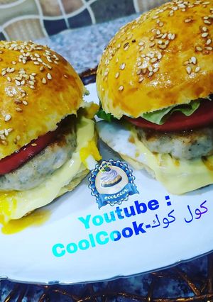 صورة لوصفة برغر الدجاج مع طريقة عمل الخبز 🍔🍔