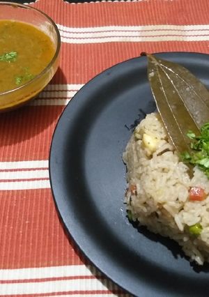 व्हेज पुलाव (Veg pulav recipe in marathi) रेसिपी चे मुख्य फोटो 