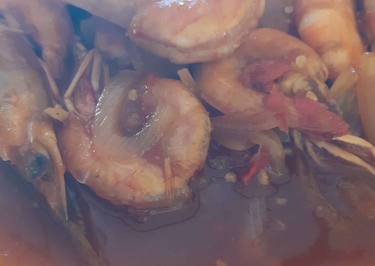 Bagaimana Membuat Udang saos asam, manis, pedas yang Lezat
