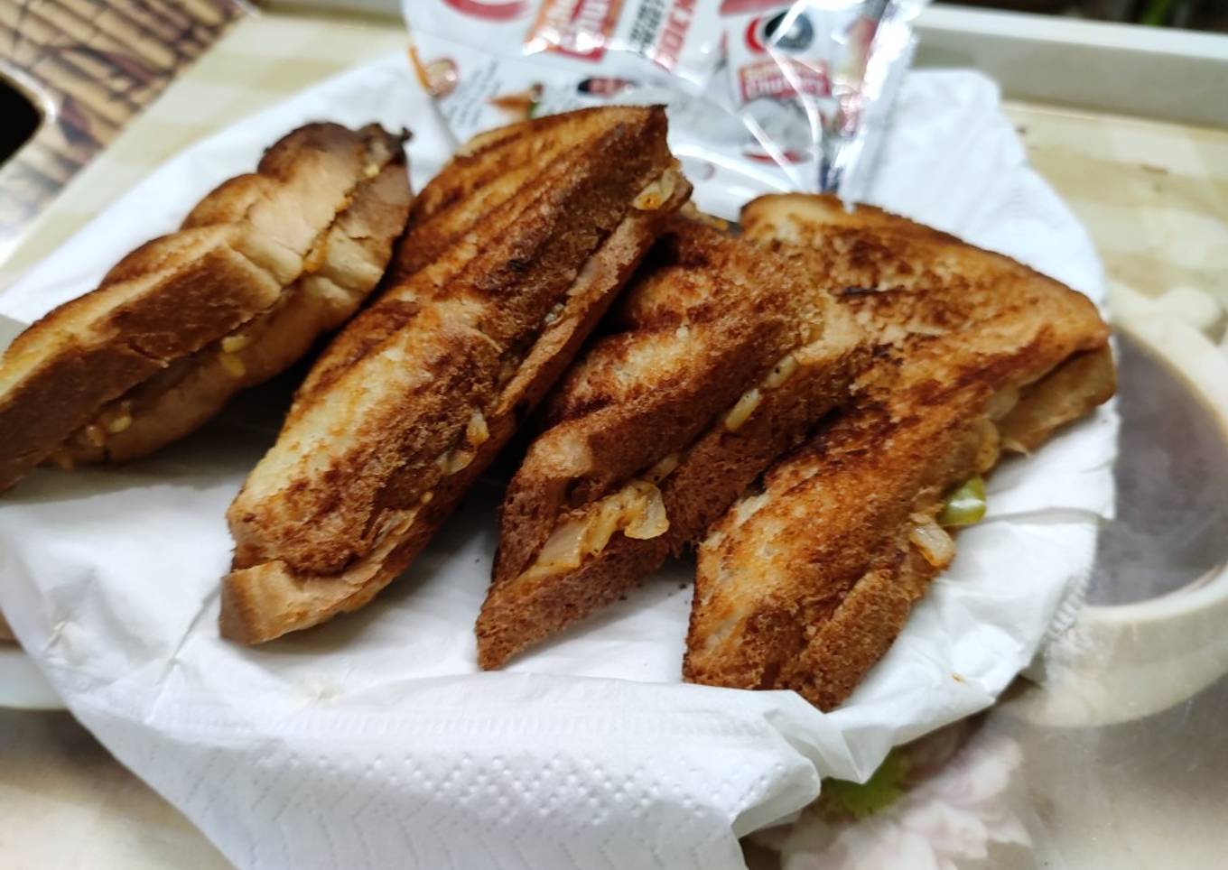 Schezwan Mayonnaise Maggi Sandwich