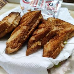 A picture of Schezwan Mayonnaise Maggi Sandwich.