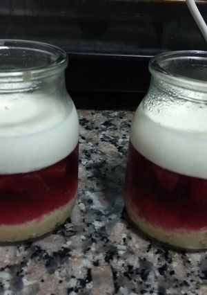 Una foto de Triffle light con frutillas sin cocción