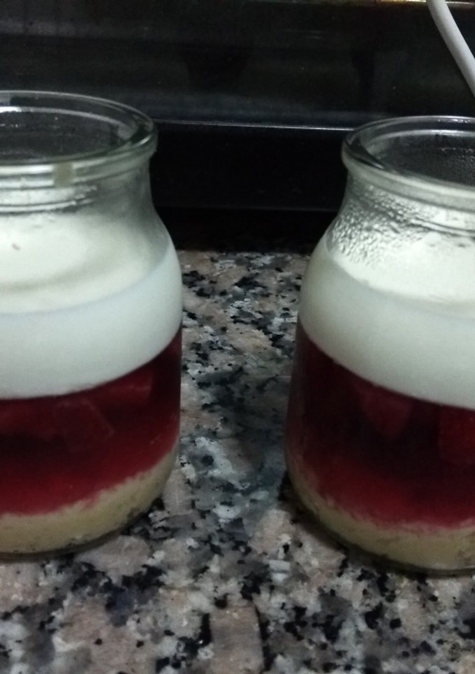 Una foto de Triffle light con frutillas sin cocción