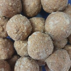 A picture of Atta shakkar laddu..