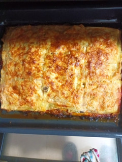 Una foto de Lasaña de carne, bacon y bechamel a mi manera