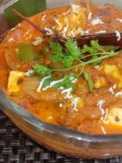 कड़ाई पनीर(kadai paneer recipe in hindi) रेसिपी मुख्य फोटो