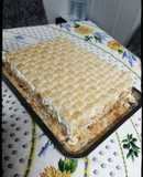 Pão de ló folhado com chantilly e pêssego