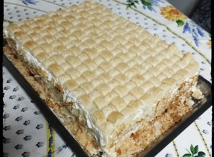 Foto de Pão de ló folhado com chantilly e pêssego