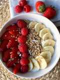 Muesli bowl fruits rouges