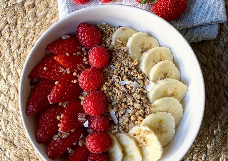 Muesli bowl fruits rouges