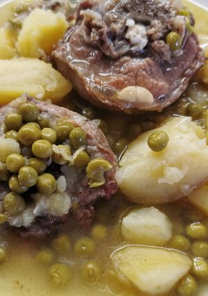 Una foto de Cordero con patatas