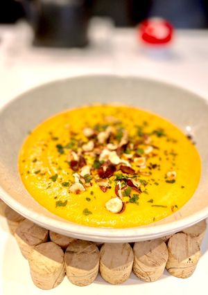 Une photo de Velouté buternut / carottes au lait de coco