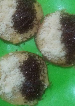 Foto resep Martabak manis di hari kamis di buat dengan senyum manis 😊