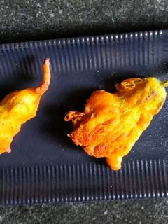 কুমড়ো ফুলের বড়া (kumro fuler bora recipe in Bengali) রেসিপির প্রধান ছবি
