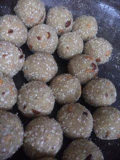 तिल के लड्डू (til ke ladoo recipe in Hindi) रेसिपी मुख्य फोटो