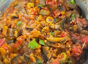 Foto de Berinjela com Curry e Tomates