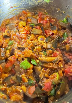 Foto de Berinjela com Curry e Tomates
