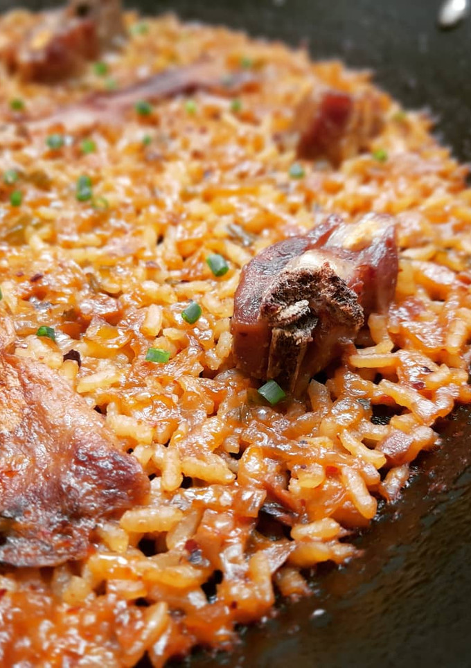 Una foto de Arroz de costillas de cordero y ceps