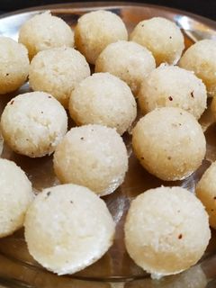 চিনির নারকেল নাড়ু (chinir narkel naru recipe in Bengali) রেসিপির প্রধান ছবি