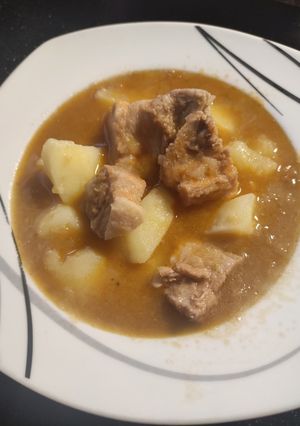 Una foto de Costilla con patatas en Mambo